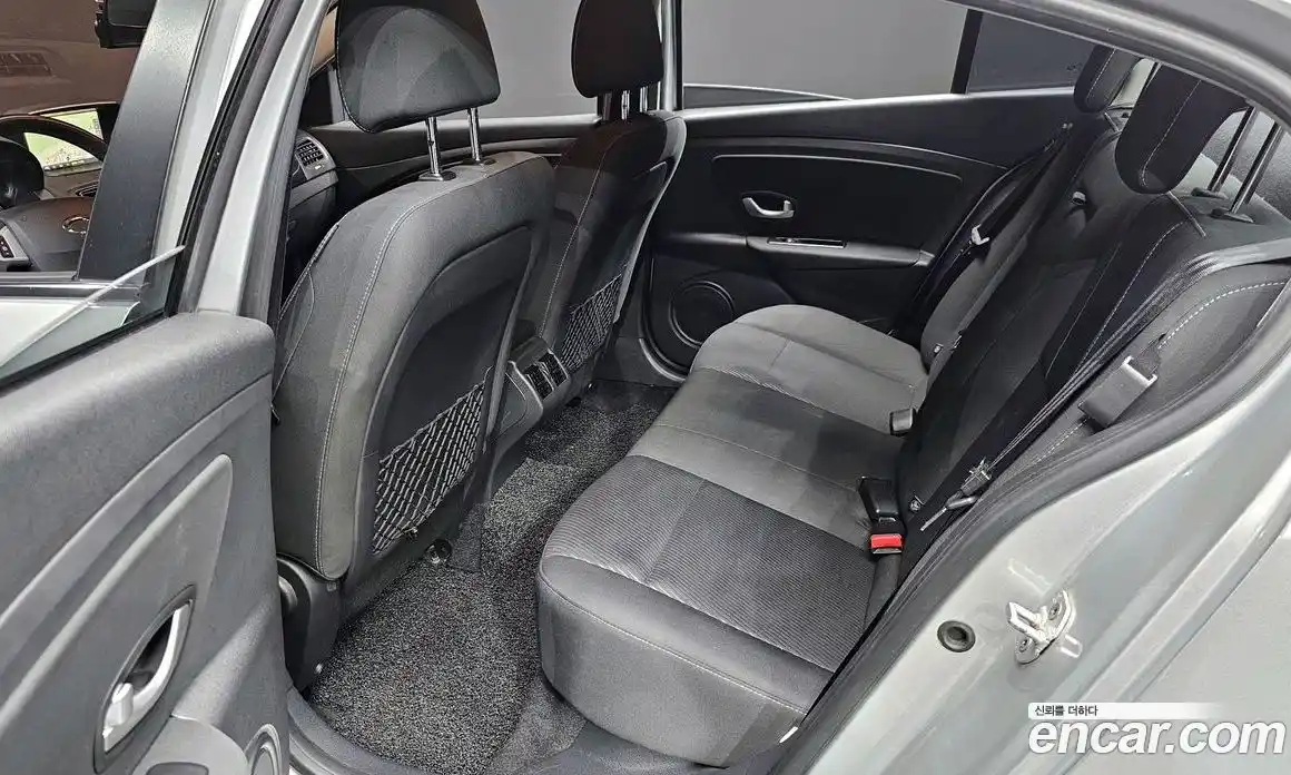 Renault SM3 2015 1.6 Автомат в Москве № 146623, фото 8