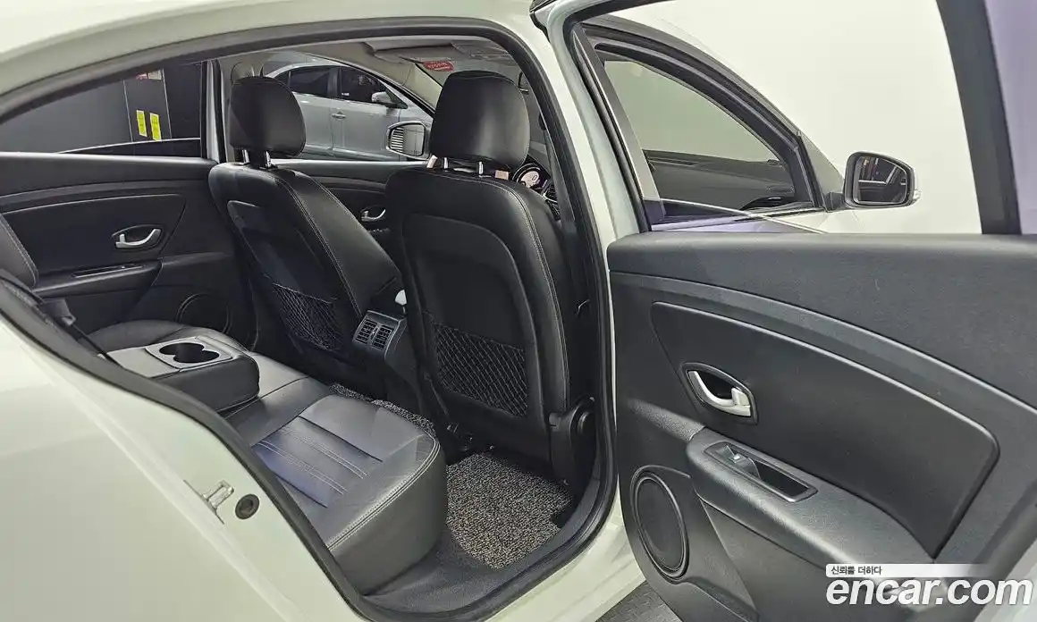 Renault SM3 2016 1.6 Автомат в Москве № 149690, фото 12