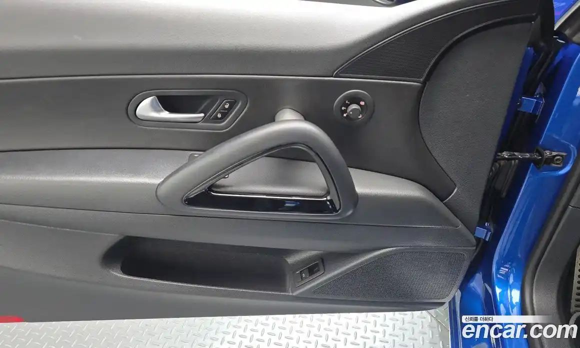 Volkswagen Scirocco 2013 2.0 Автомат в Москве № 155551, фото 19