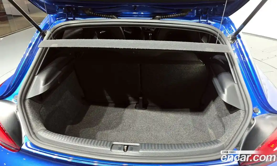 Volkswagen Scirocco 2013 2.0 Автомат в Москве № 155551, фото 7