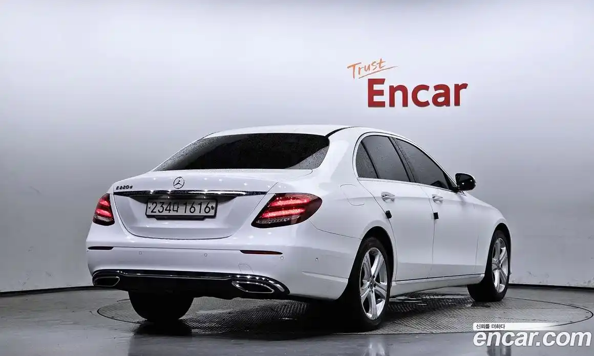 Mercedes-Benz E-Class 2017 1.9 Автомат в Москве № 161864, фото 18