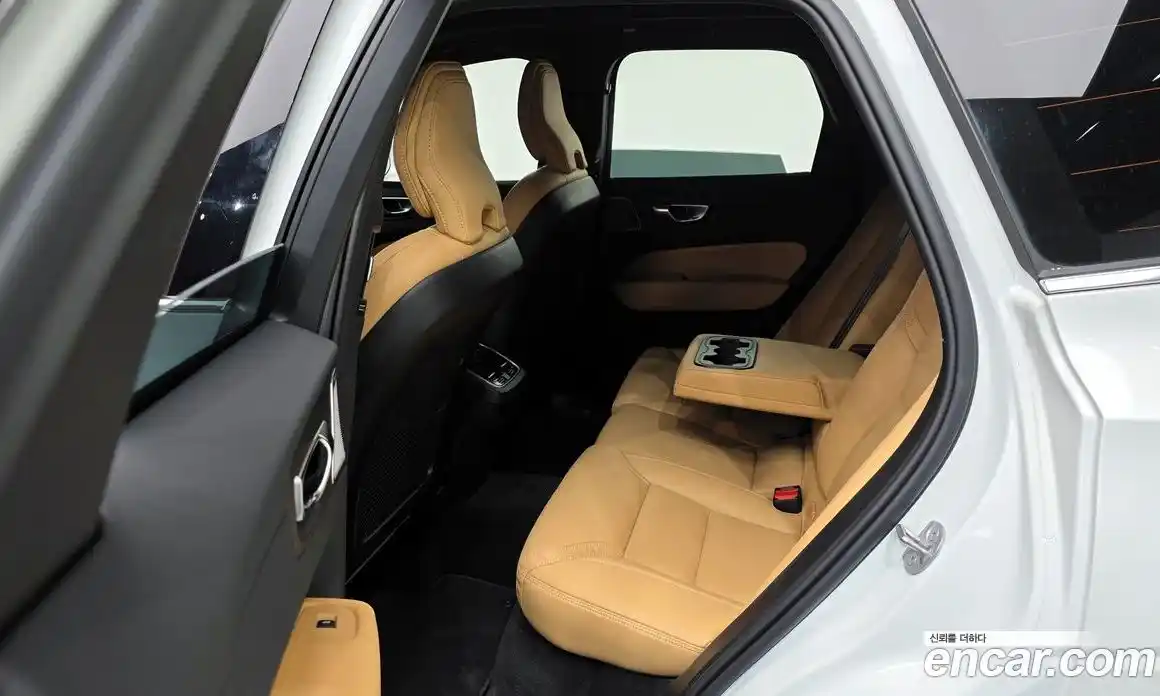 Volvo XC60 2025 2.0 Автомат в Москве № 164151, фото 3