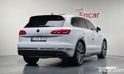Volkswagen Touareg 2023 3.0 Автомат в Москве № 168717, миниатюра 2