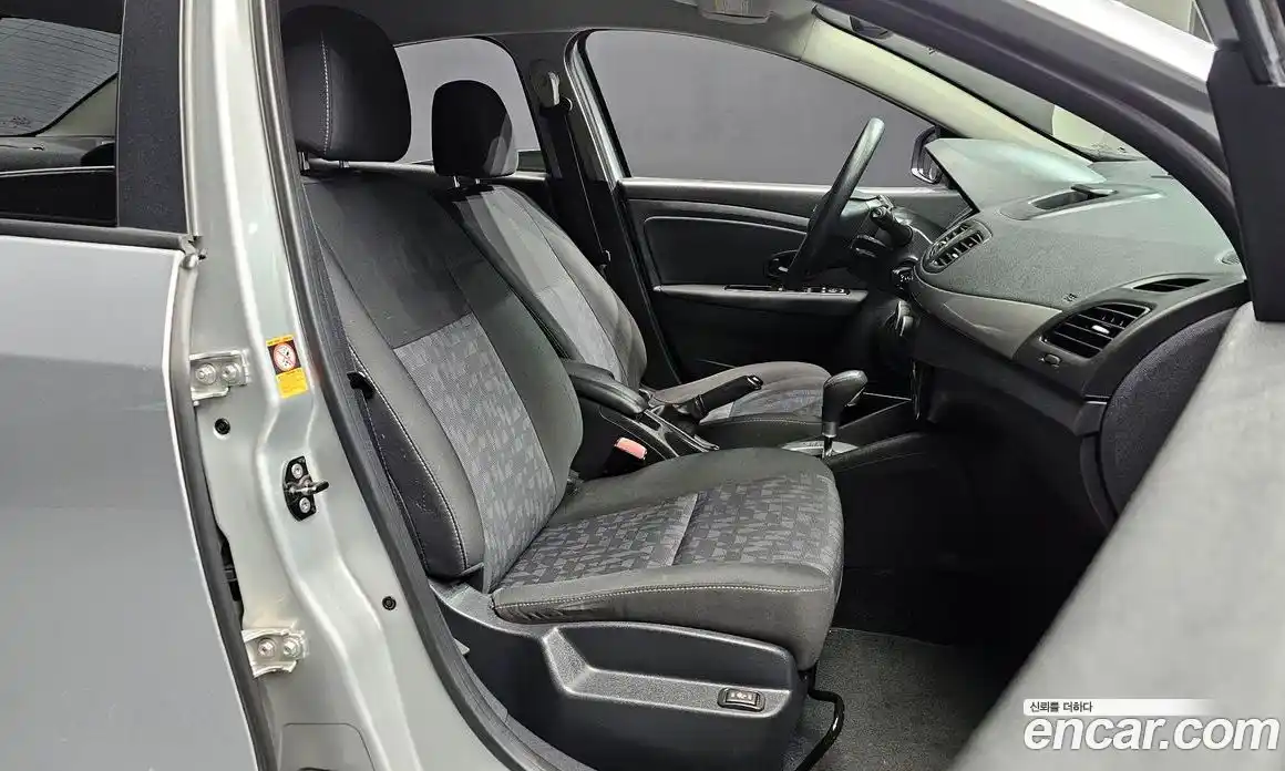 Renault SM3 2014 1.6 Автомат в Москве № 184625, фото 19