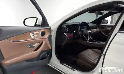 Mercedes-Benz E-Class 2021 1.9 Автомат в Москве № 195459, миниатюра 11