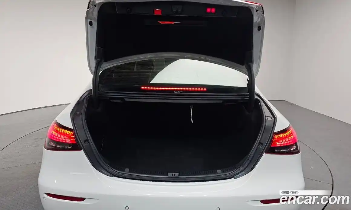 Mercedes-Benz E-Class 2021 1.9 Автомат в Москве № 195459, фото 16