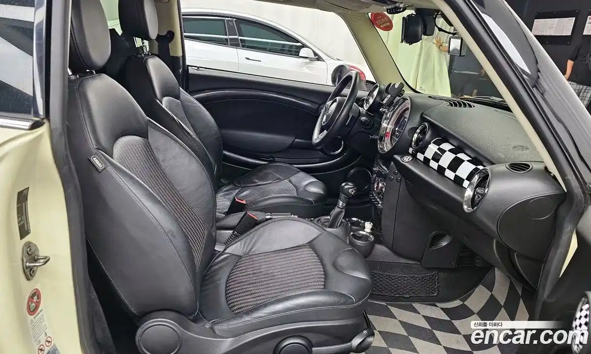 Mini Cooper 2013 1.6 Автомат в Москве № 198328, фото 16