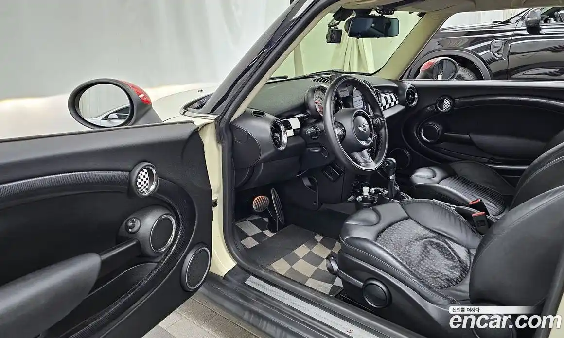 Mini Cooper 2013 1.6 Автомат в Москве № 198328, фото 3