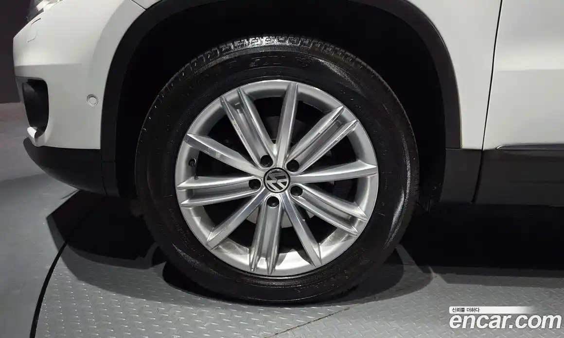 Volkswagen Tiguan 2014 2.0 Автомат в Москве № 199182, фото 7