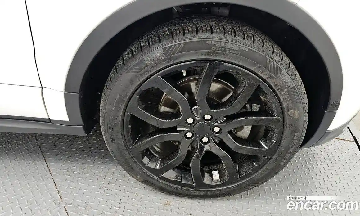 Land Rover Range-Rover Evoque 2018 2.0 Автомат в Москве № 213595, фото 15