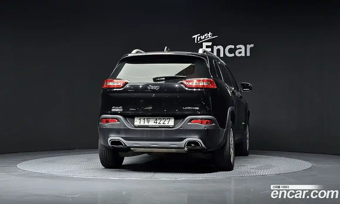 Jeep Cherokee 2015 2.0 Автомат в Москве № 232774, фото 12