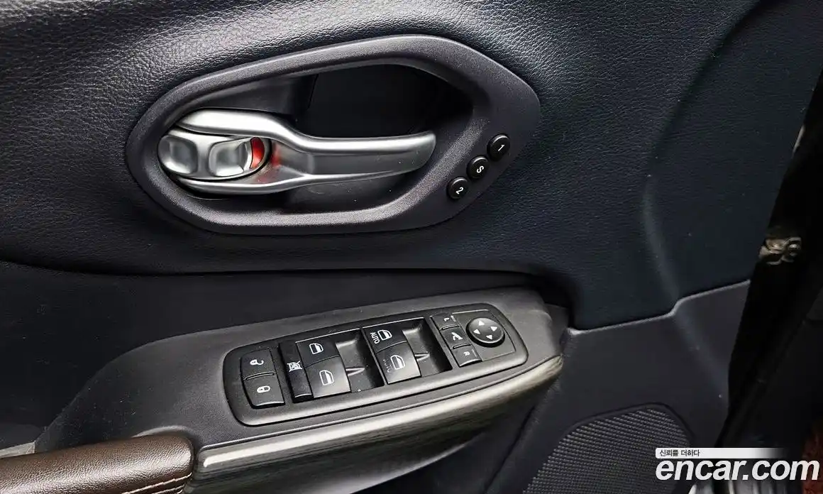 Jeep Cherokee 2015 2.0 Автомат в Москве № 232774, фото 14