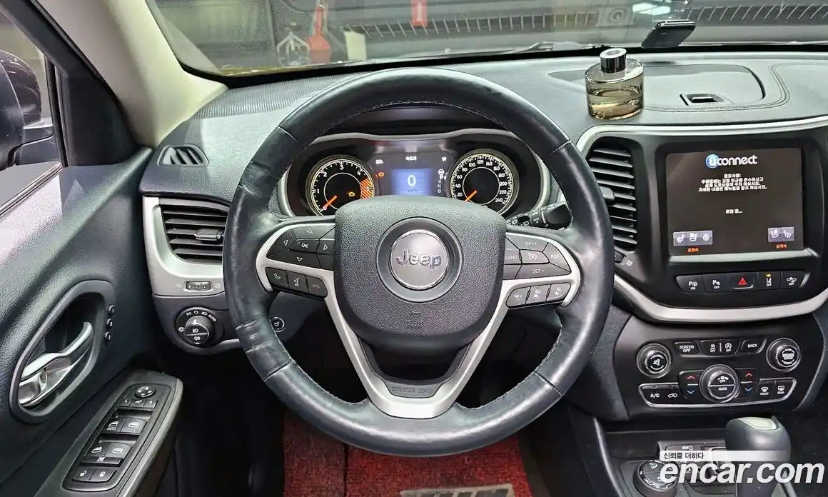 Jeep Cherokee 2015 2.0 Автомат в Москве № 232774, фото 8