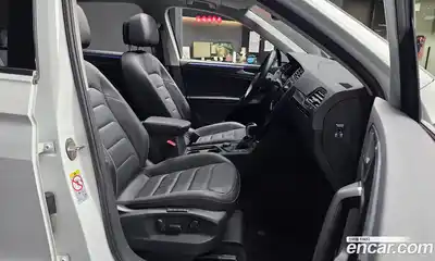 Volkswagen Tiguan 2023 2.0 Автомат в Москве № 301314, миниатюра 2