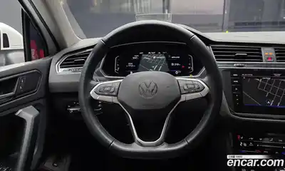 Volkswagen Tiguan 2023 2.0 Автомат в Москве № 301314, миниатюра 3