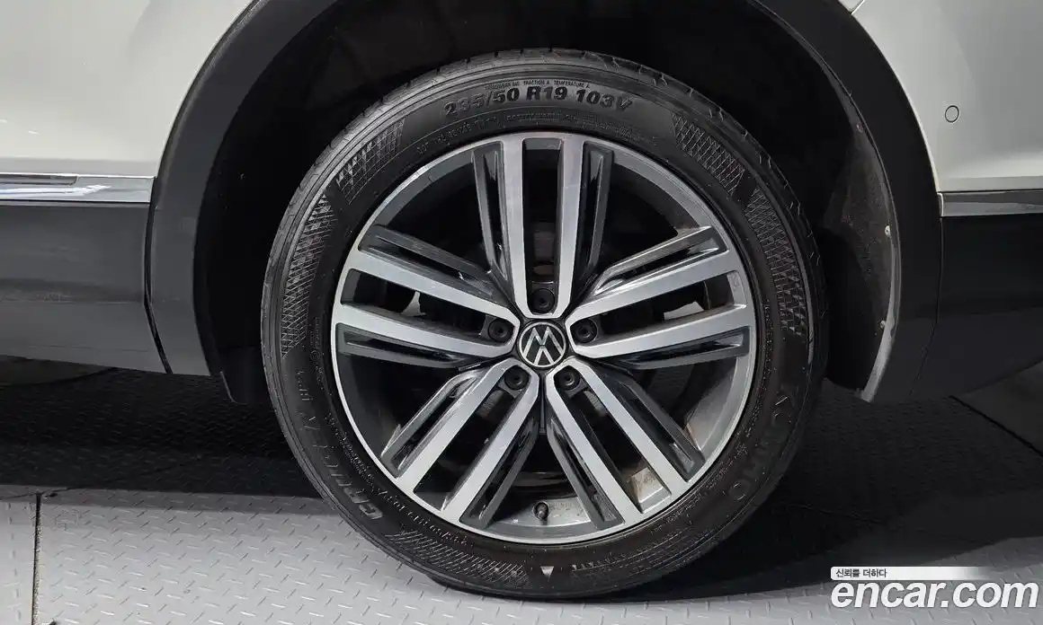 Volkswagen Tiguan 2023 2.0 Автомат в Москве № 301314, фото 6