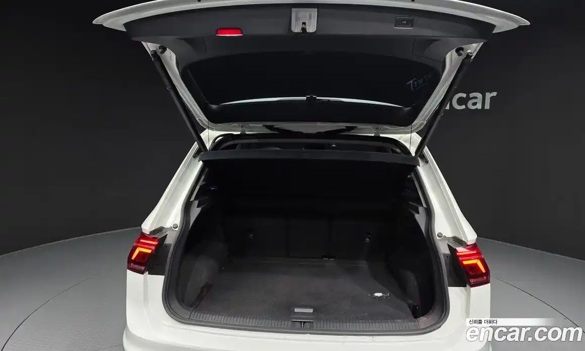 Volkswagen Tiguan 2023 2.0 Автомат в Москве № 301314, фото 10