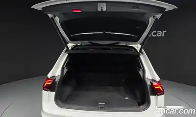 Volkswagen Tiguan 2023 2.0 Автомат в Москве № 301314, миниатюра 10