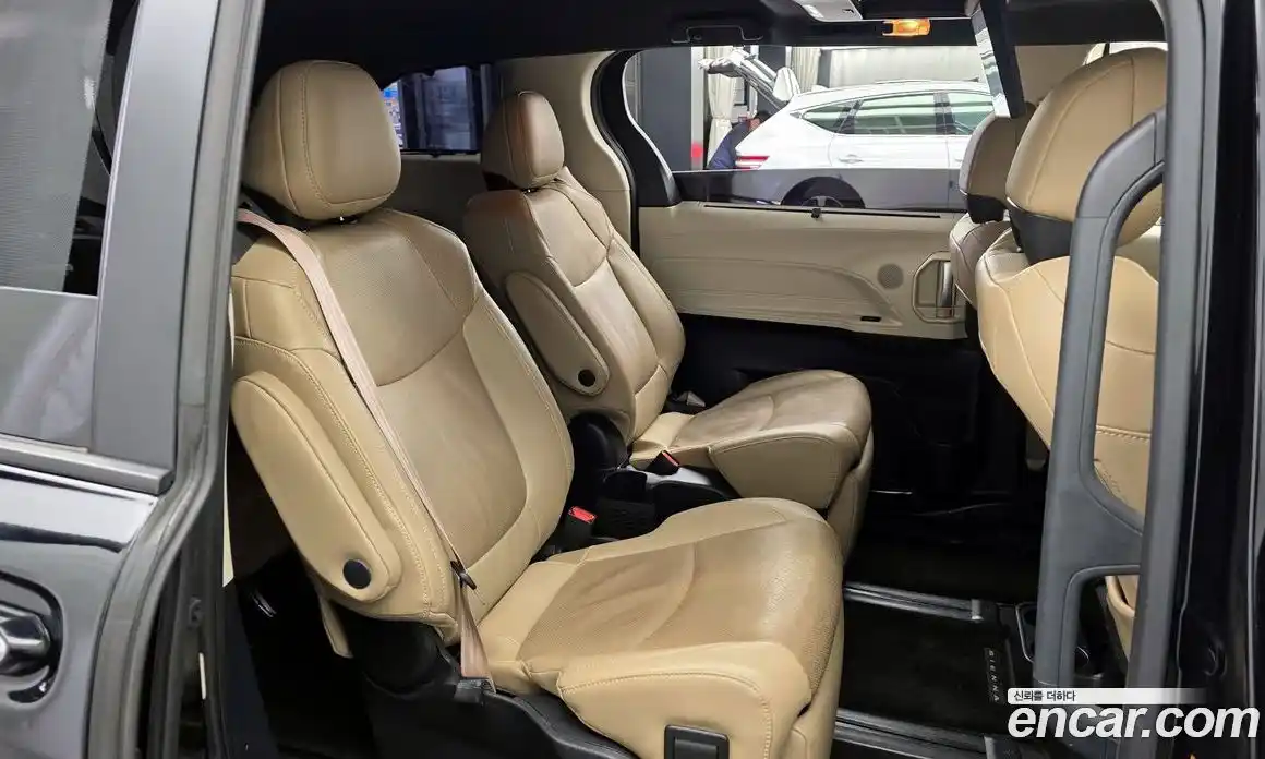 Toyota Sienna 2021 2.5 Автомат в Москве № 302623, фото 4