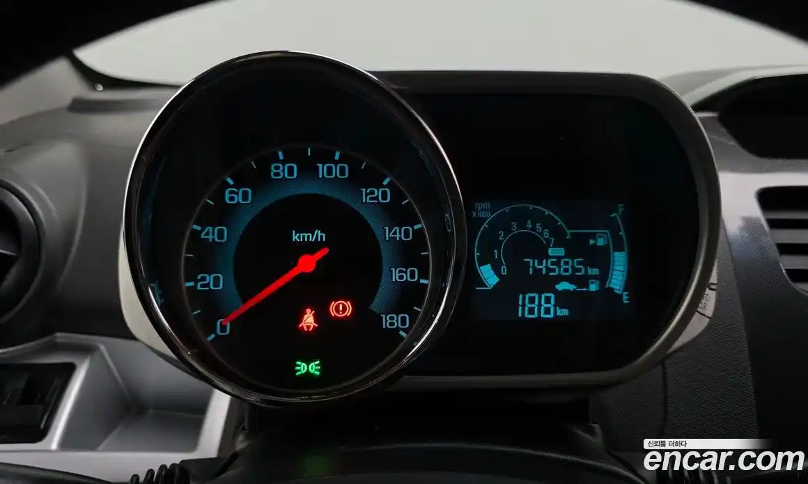 Chevrolet Spark 2015 1.0 Механическая в Москве № 327168, фото 11