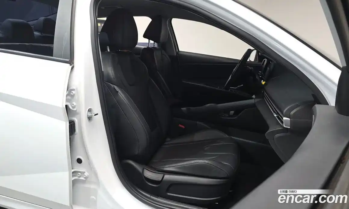 Hyundai Avante 2023 1.6 Автомат в Москве № 330896, фото 10