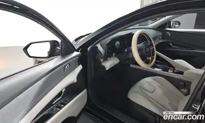 Hyundai Avante 2023 1.6 Автомат в Москве № 45818, миниатюра 6