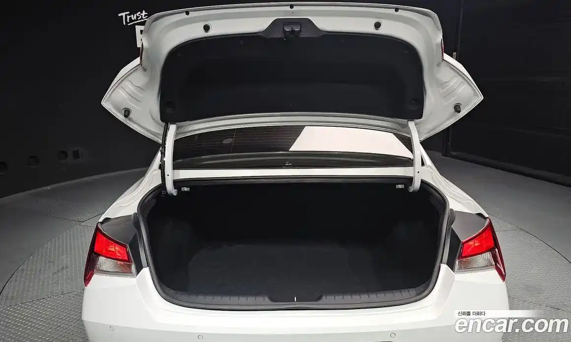 Hyundai Avante 2023 1.6 Автомат в Москве № 46918, фото 12