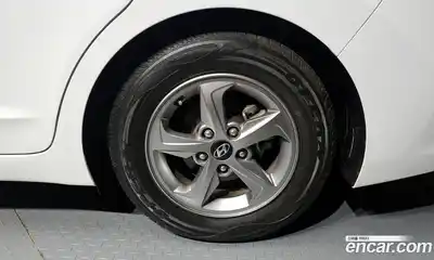 Hyundai Avante 2017 1.6 Автомат в Москве № 110526, миниатюра 6