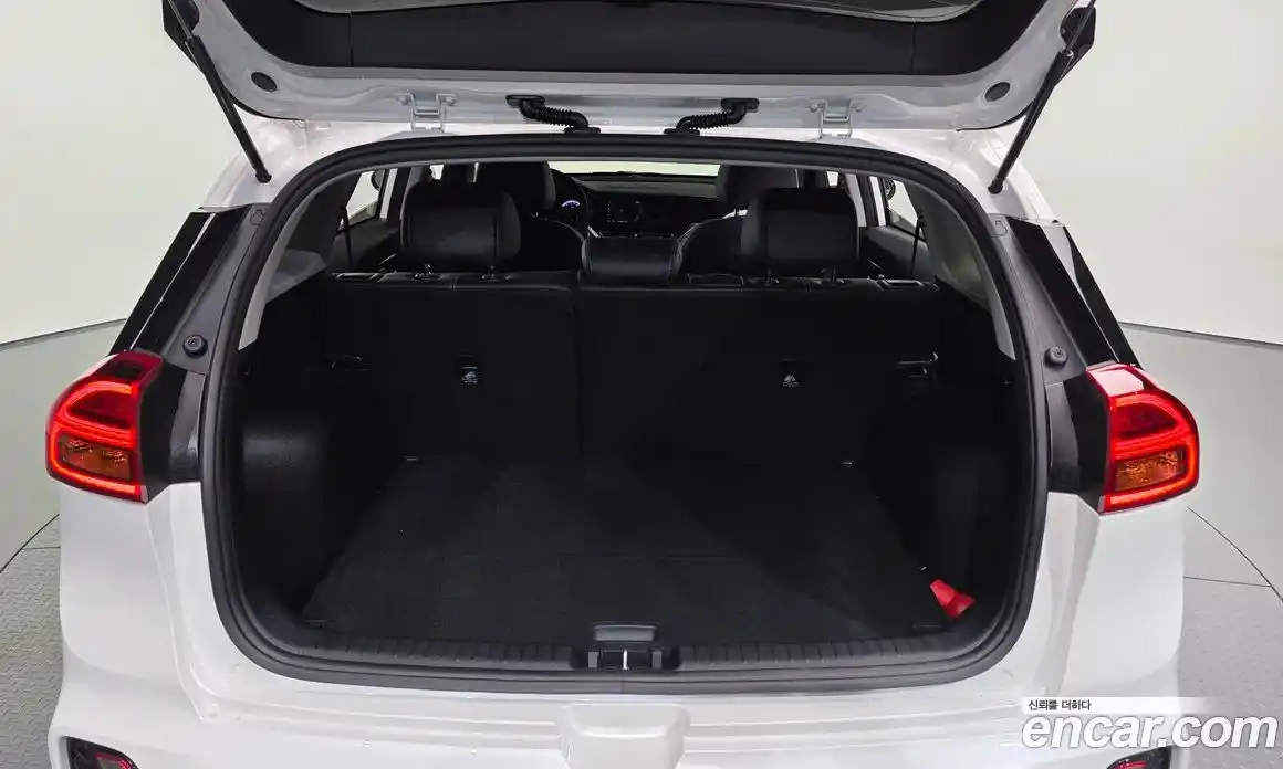 Kia Niro 2022 1.6 Автомат в Москве № 128681, фото 14