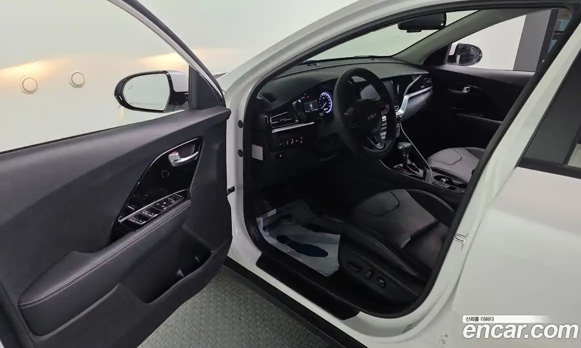 Kia Niro 2022 1.6 Автомат в Москве № 128681, фото 15