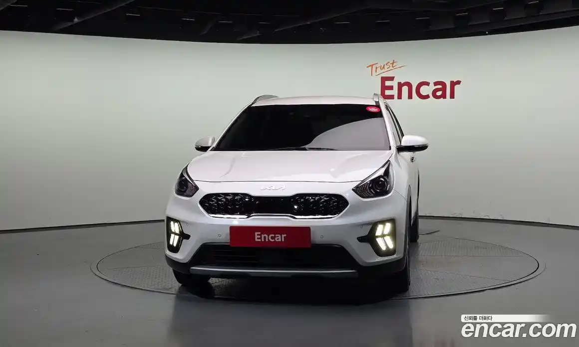 Kia Niro 2022 1.6 Автомат в Москве № 128681, фото 17