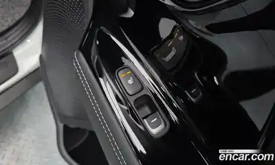 Kia Niro 2022 1.6 Автомат в Москве № 128681, миниатюра 4
