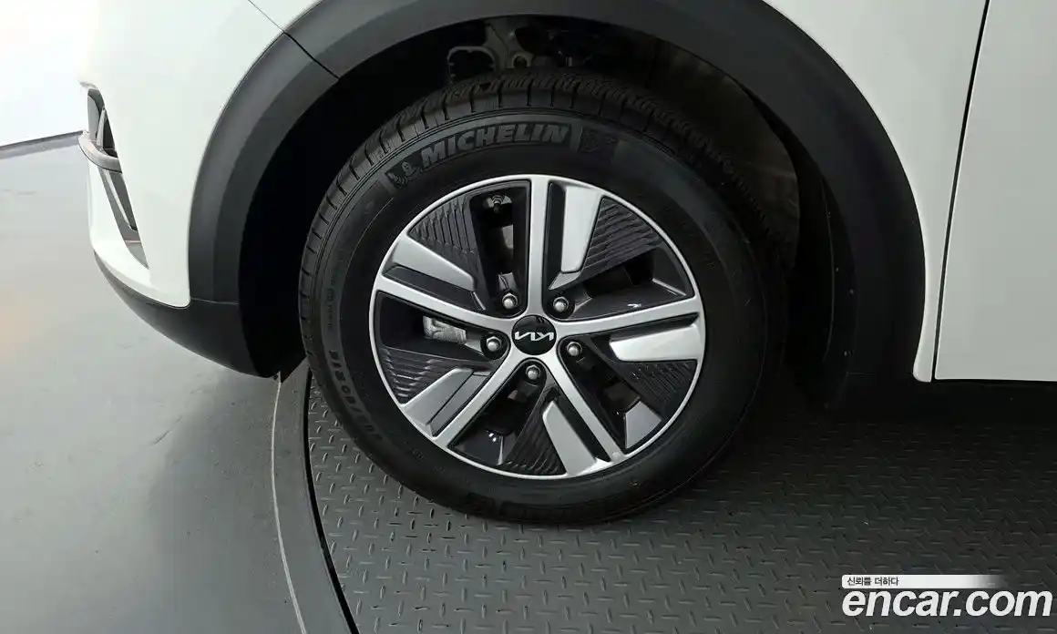 Kia Niro 2022 1.6 Автомат в Москве № 128681, фото 9