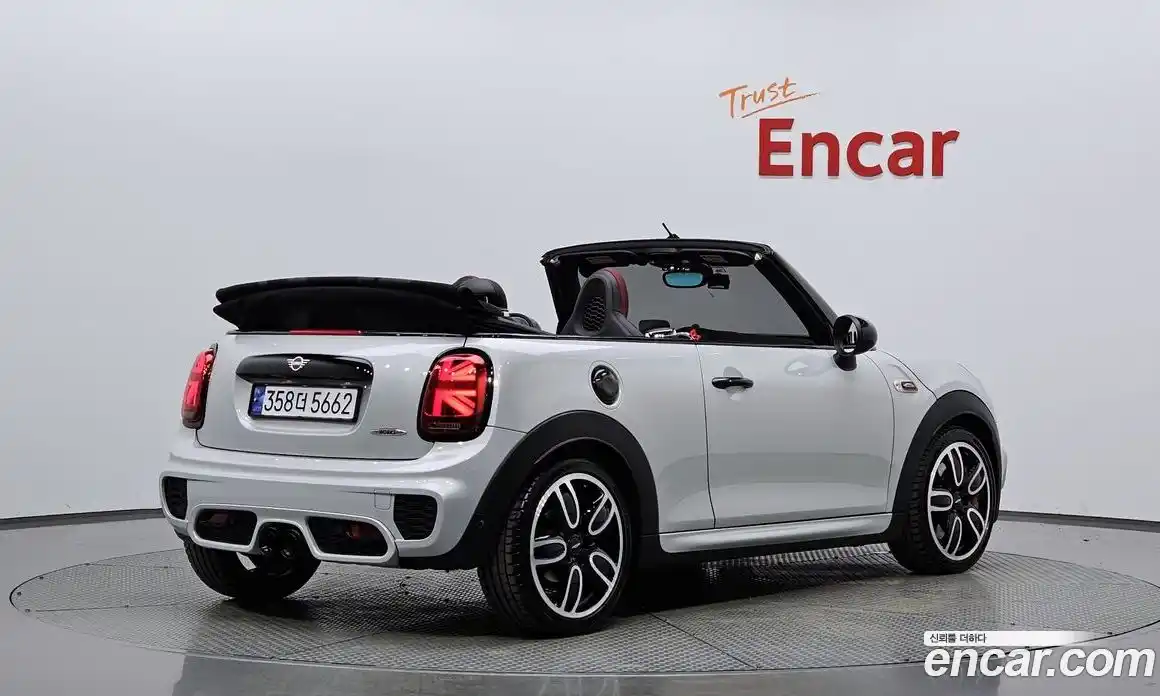 Mini Cooper Convertible 2019 2.0 Автомат в Москве № 136349, фото 11
