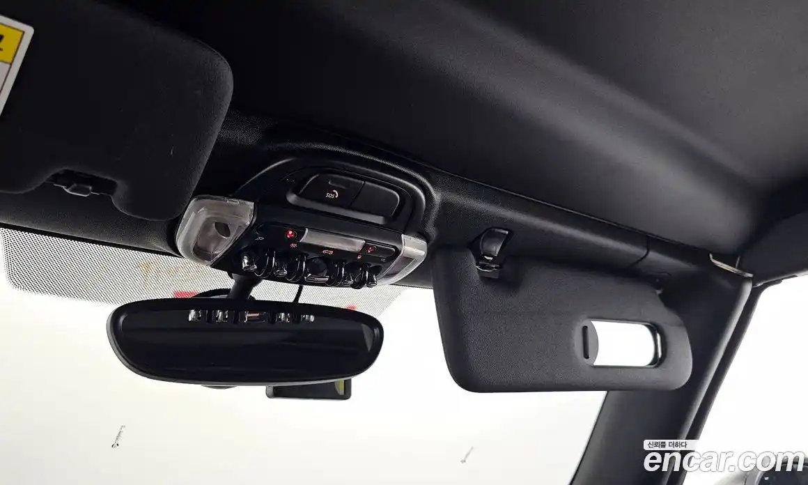 Mini Cooper Convertible 2019 2.0 Автомат в Москве № 136349, фото 20