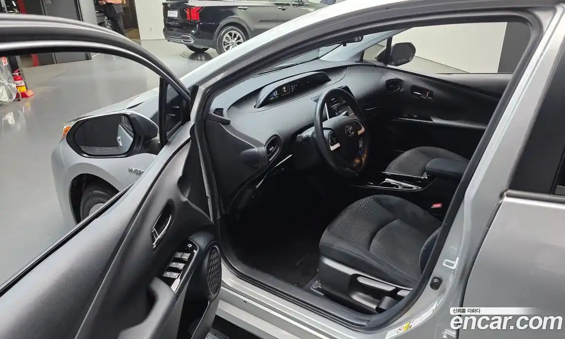 Toyota Prius 2018 1.8 Автомат в Москве № 155408, фото 13