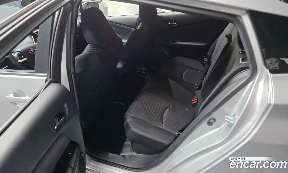 Toyota Prius 2018 1.8 Автомат в Москве № 155408, фото 17