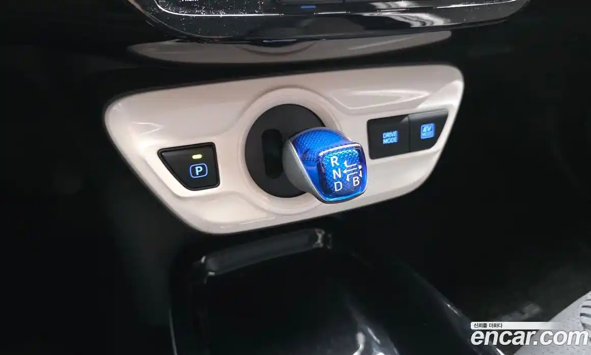 Toyota Prius 2018 1.8 Автомат в Москве № 155408, фото 7