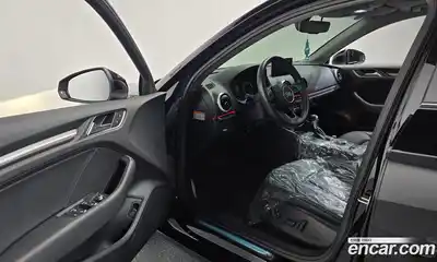 Audi A3 2018 2.0 Автомат в Москве № 162992, миниатюра 3