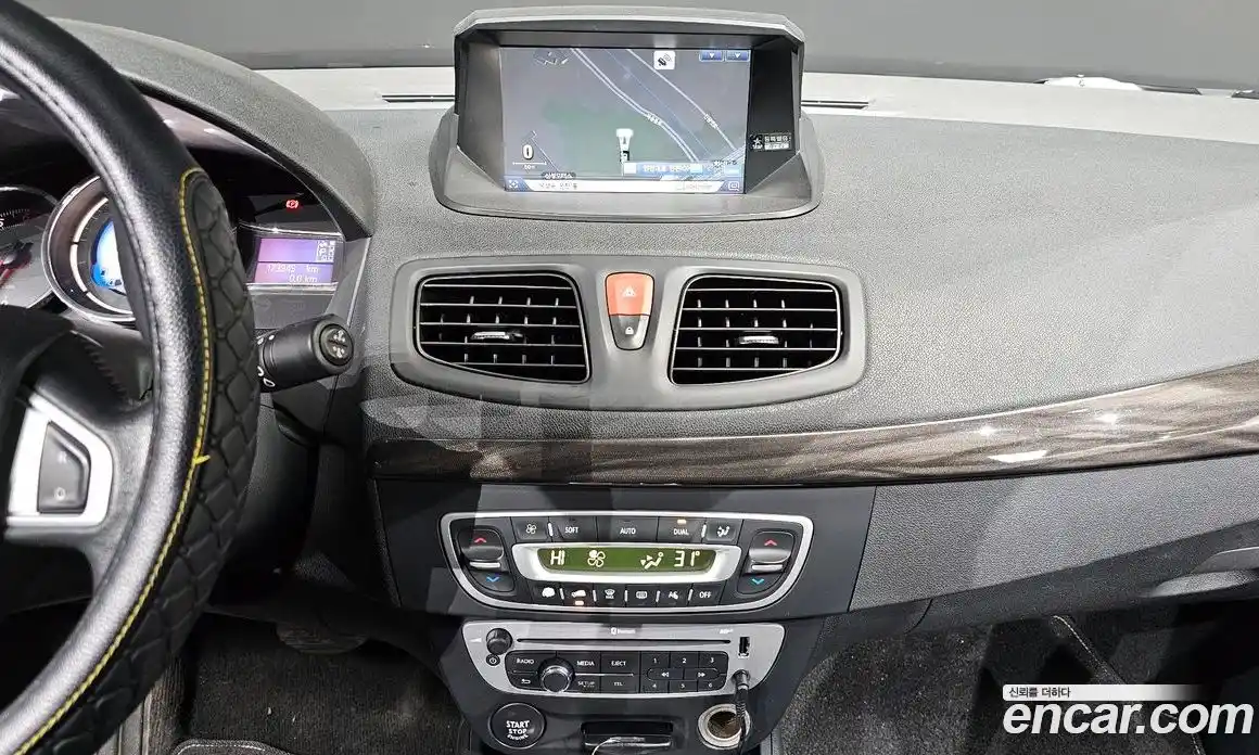 Renault SM3 2014 1.6 Автомат в Москве № 181464, фото 13