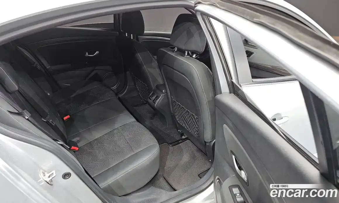 Renault SM3 2014 1.6 Автомат в Москве № 181464, фото 9