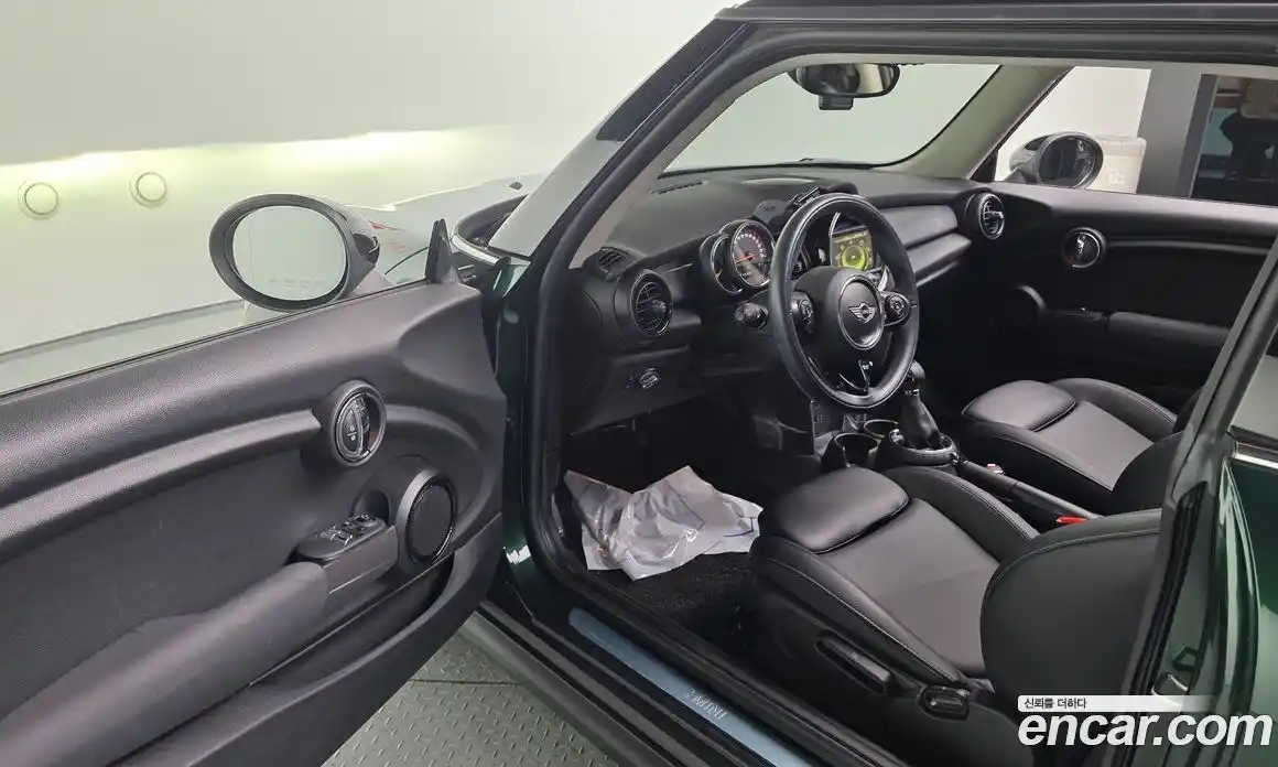 Mini Cooper 2016 1.5 Автомат в Москве № 192856, фото 13