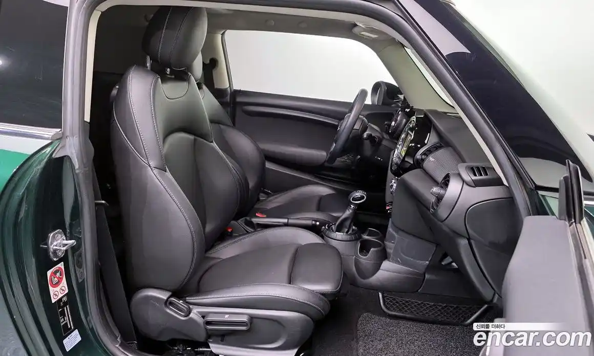 Mini Cooper 2016 1.5 Автомат в Москве № 192856, фото 7