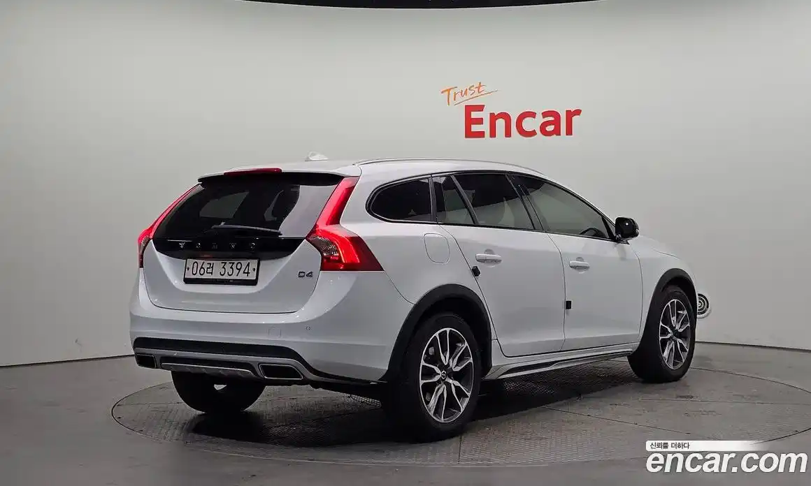 Volvo V60 2017 2.0 Автомат в Москве № 194776, фото 16