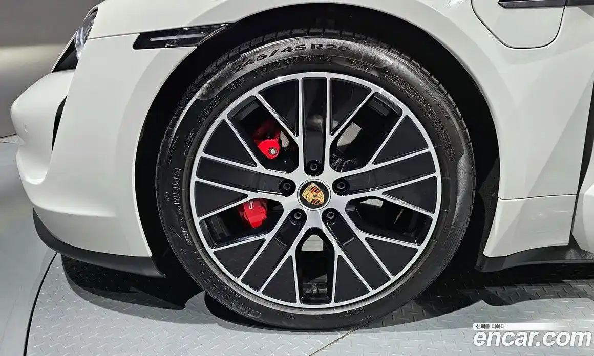 Porsche Taycan 2023 0.1 Автомат в Москве № 197261, фото 17