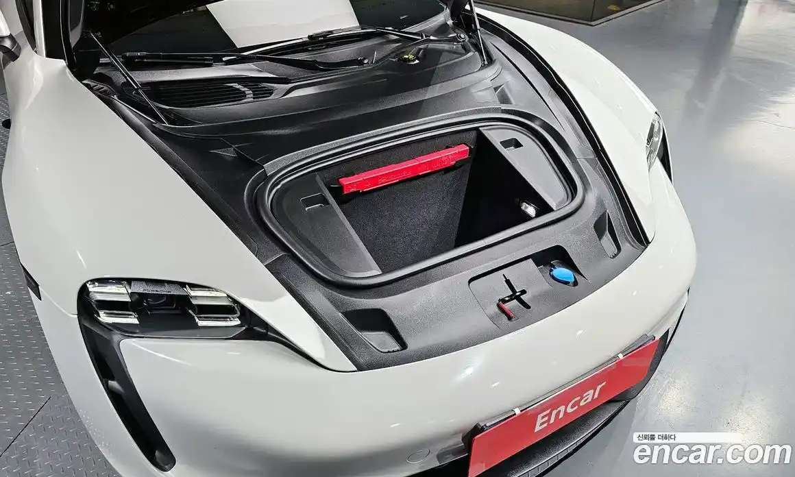 Porsche Taycan 2023 0.1 Автомат в Москве № 197261, фото 20