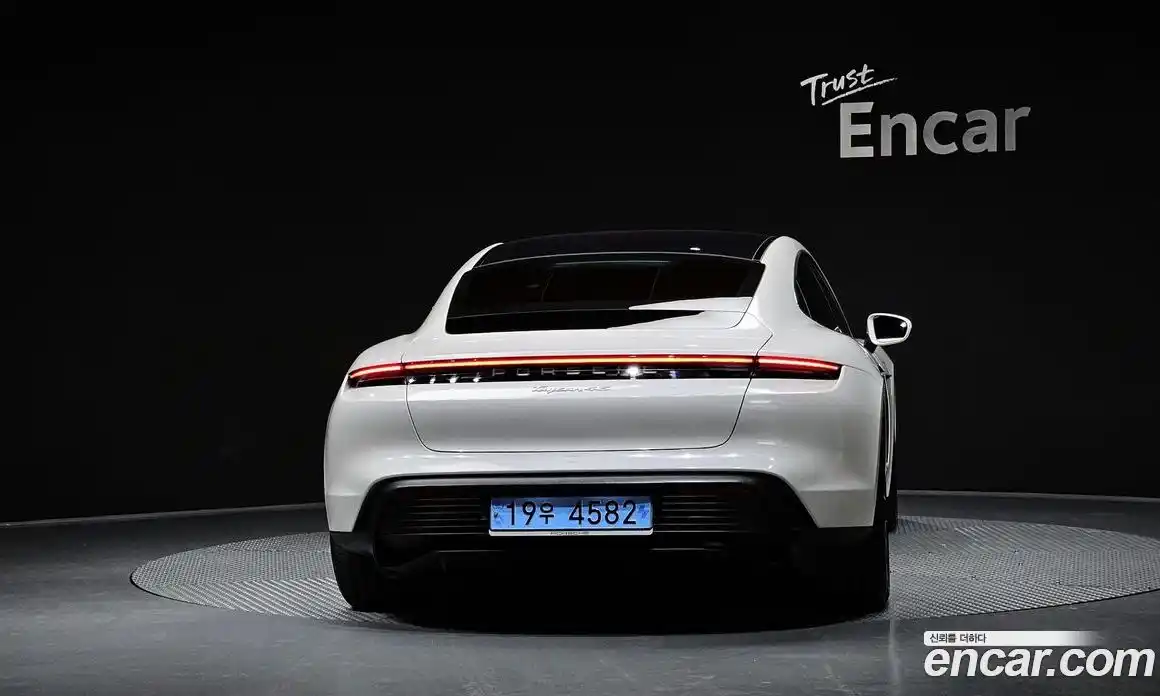 Porsche Taycan 2023 0.1 Автомат в Москве № 197261, фото 8