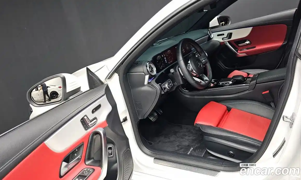 Mercedes-Benz CLA-Class 2023 2.0 Автомат в Москве № 205751, фото 13