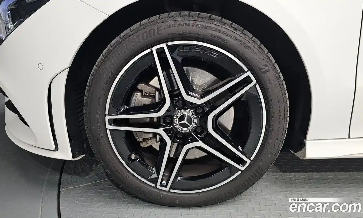 Mercedes-Benz CLA-Class 2023 2.0 Автомат в Москве № 205751, фото 17