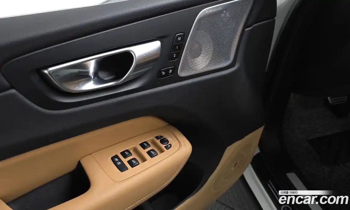 Volvo XC60 2023 2.0 Автомат в Москве № 212858, фото 12